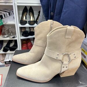 🔥🔥 Open edit Enzo boots new size 8.5